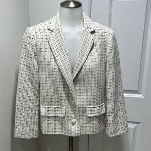 Halogen blazer-cream w/blk tweed like fabric. Sz M. Crop cut & sleeve